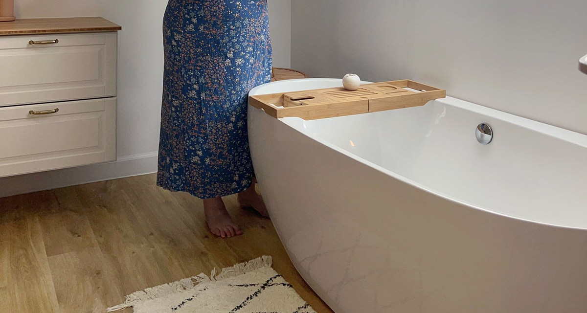 El complemento perfecto: Suelo de vinilo para cuartos de baño de Yana  Huremovic